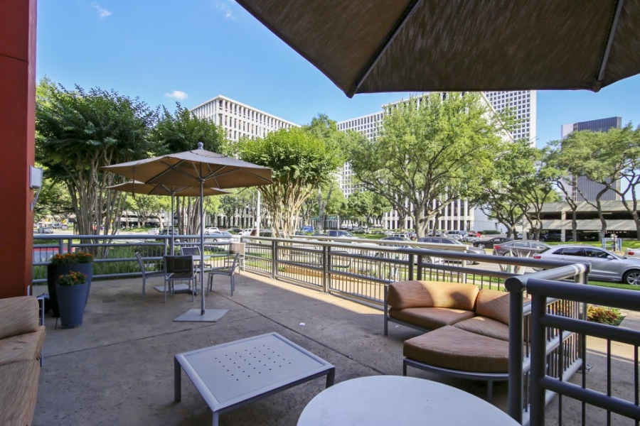 Exterior-Lounge-IMG_5328.JPG